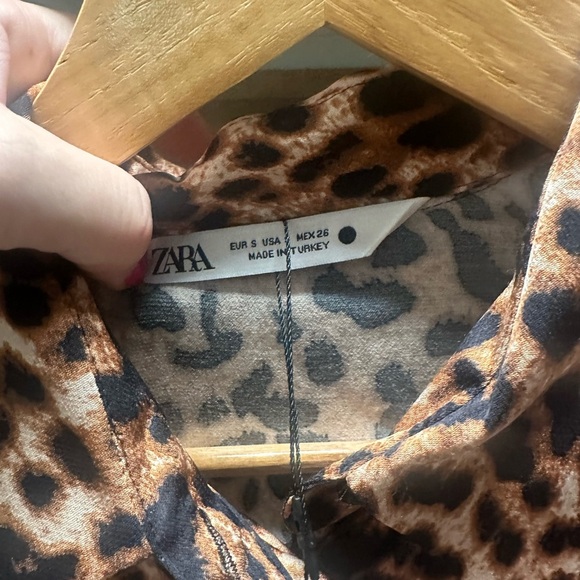 Zara Leopard Print Oversized Button down Shirt - Picture 6 of 8